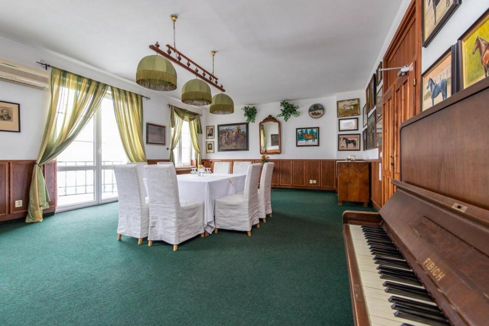 Kastiel Agatka Hotel Chorvatsky Grob Eksteriør billede